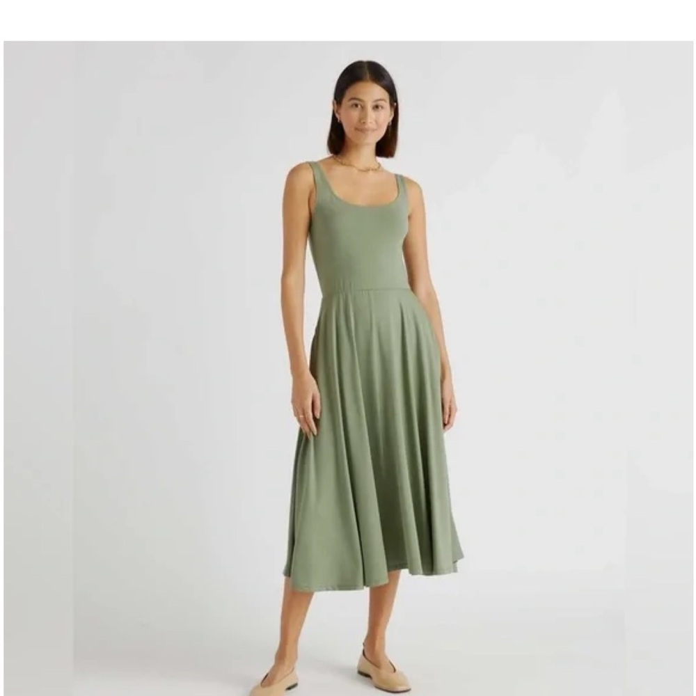 NWT Quince washable stretch knit midi dress in olive green. Size M